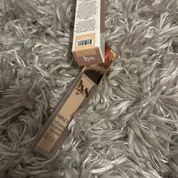 LYS TRIPLE FIX FULL COVERAGE BRIGHTENING CONCEALER - Picture 1 of 2